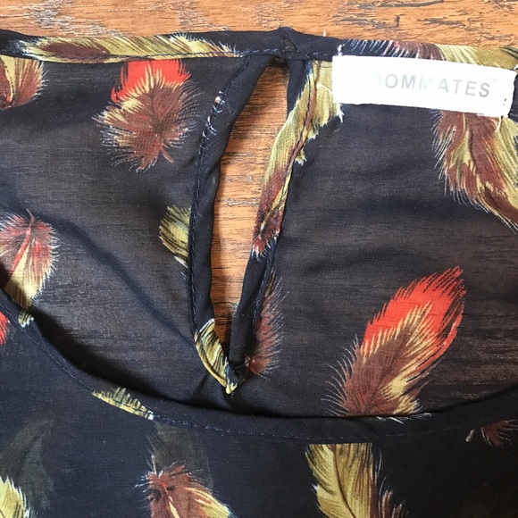 Feather Print Sheer Crop Top - Picture 2 of 3